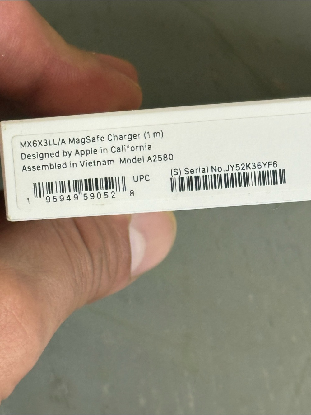Apple MagSafe Charger - White and Silver - Picture 4 of 5
